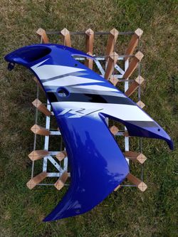 04-06 Yamaha R1 OEM Left Mid Fairing