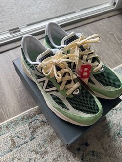 New Balance 990v6 Green and Cream Sneakers Brand New With Receipt.