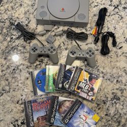 Playstation PS1 w/ 2 Controllers and 7 games!