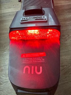 NIU KQi 300x Electric Scooter (Black)