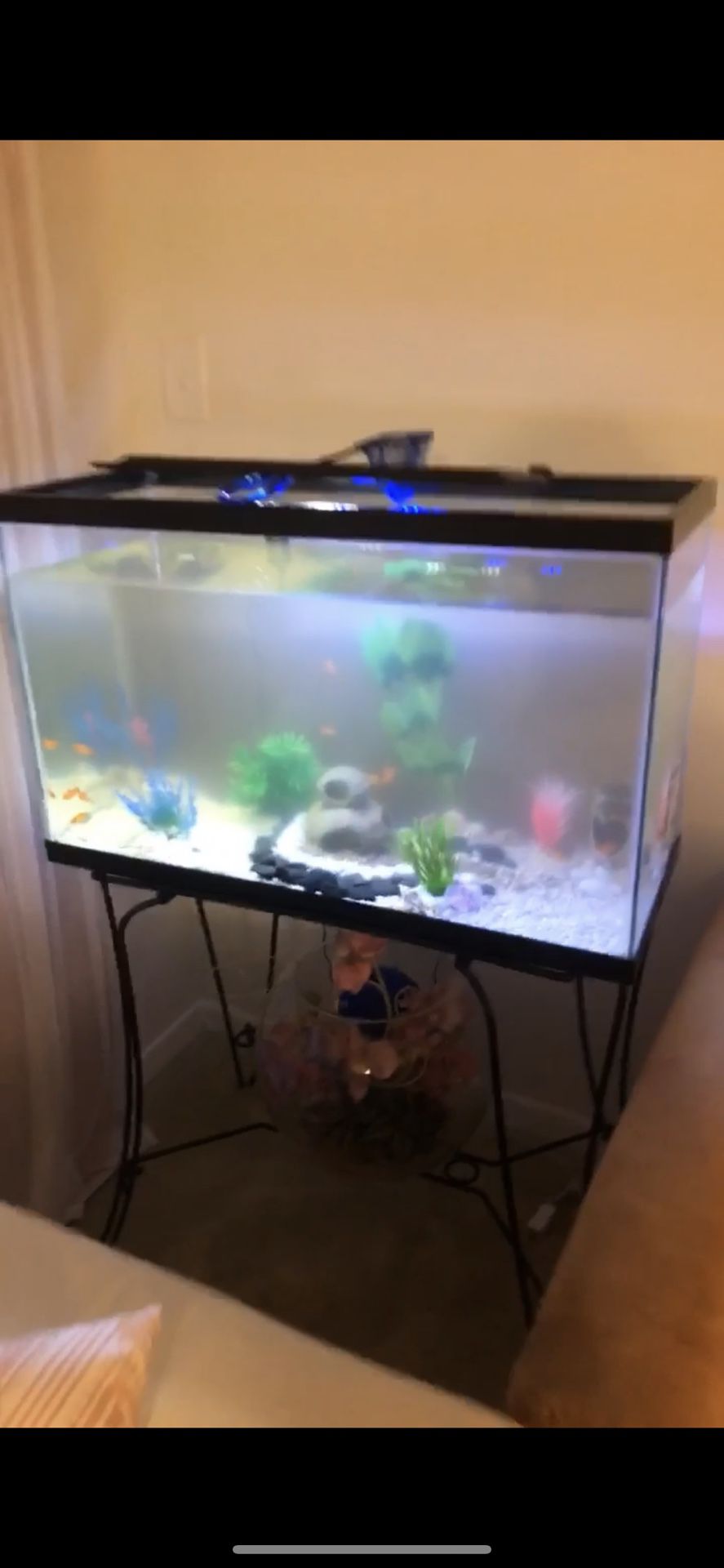 Metal fish tank stand