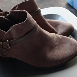 Old Navy Women's Suede Booties Size 8