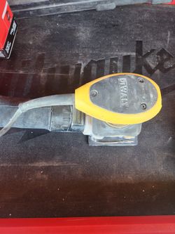 Dewalt 1/4 Sheet Palm Sander