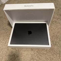 MacBook Pro 14”, M5