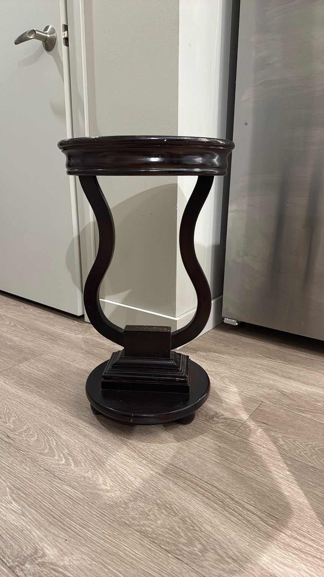 DONGHE FURNITURE CO. Circular Wooden Side Table With Harp Style Legs