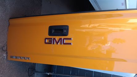 2014--2018 GMC Tailgate. New Take Off.