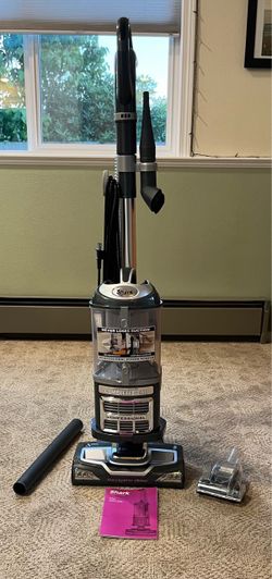 SHARK Vacuum Lift-Away