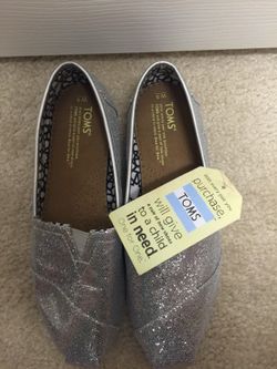 Toms women's classic silver glitter size 9