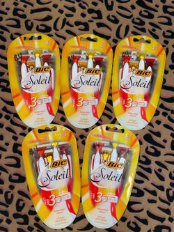 5🔥Bic shavers bundle all 5 for $20 firm on price