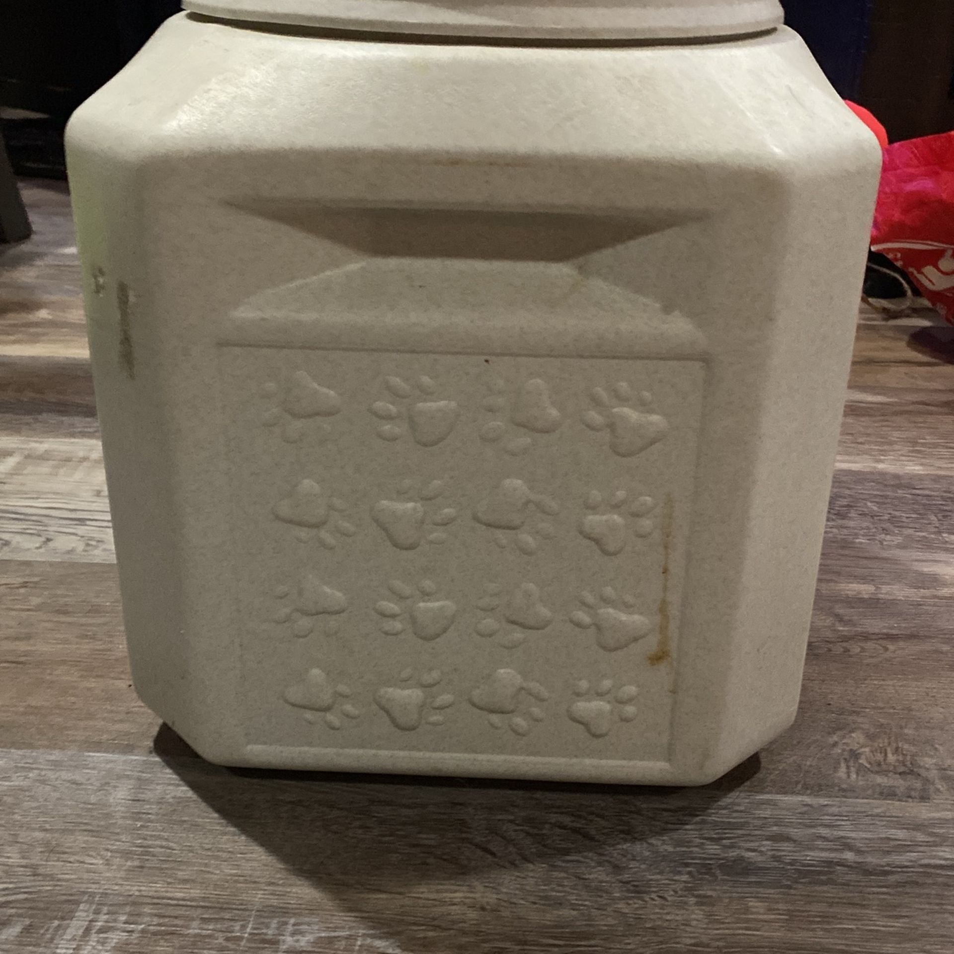 Food Container For Pets