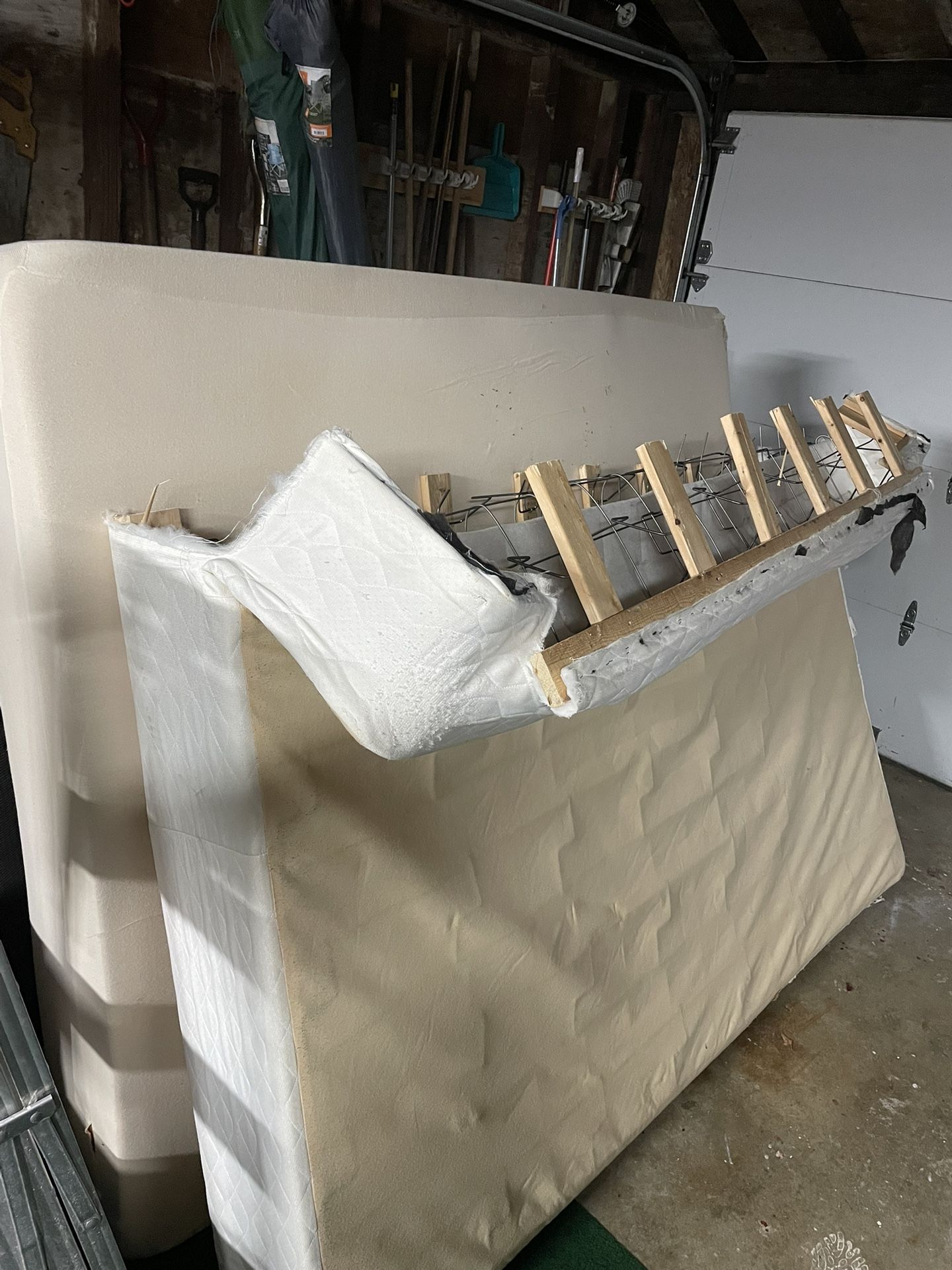 Queen Size Memory Foam Mattress N Box Spring