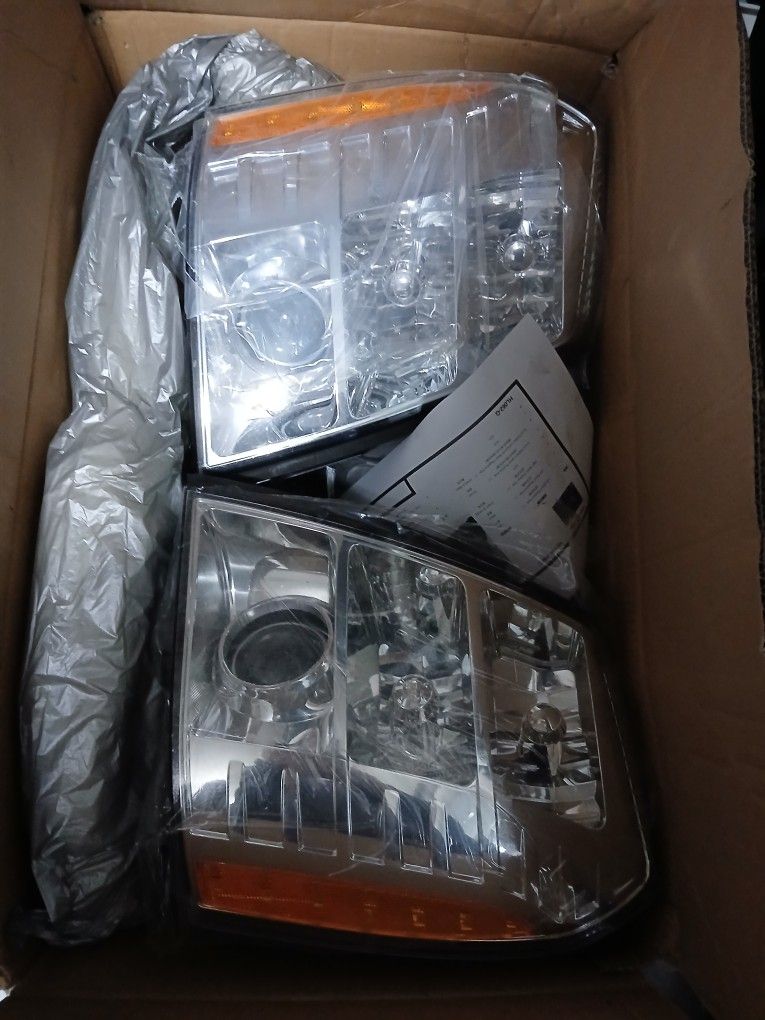 Pair Of OEM Cadillac Escalade Headlights 07-13 Standard, Ext Esv