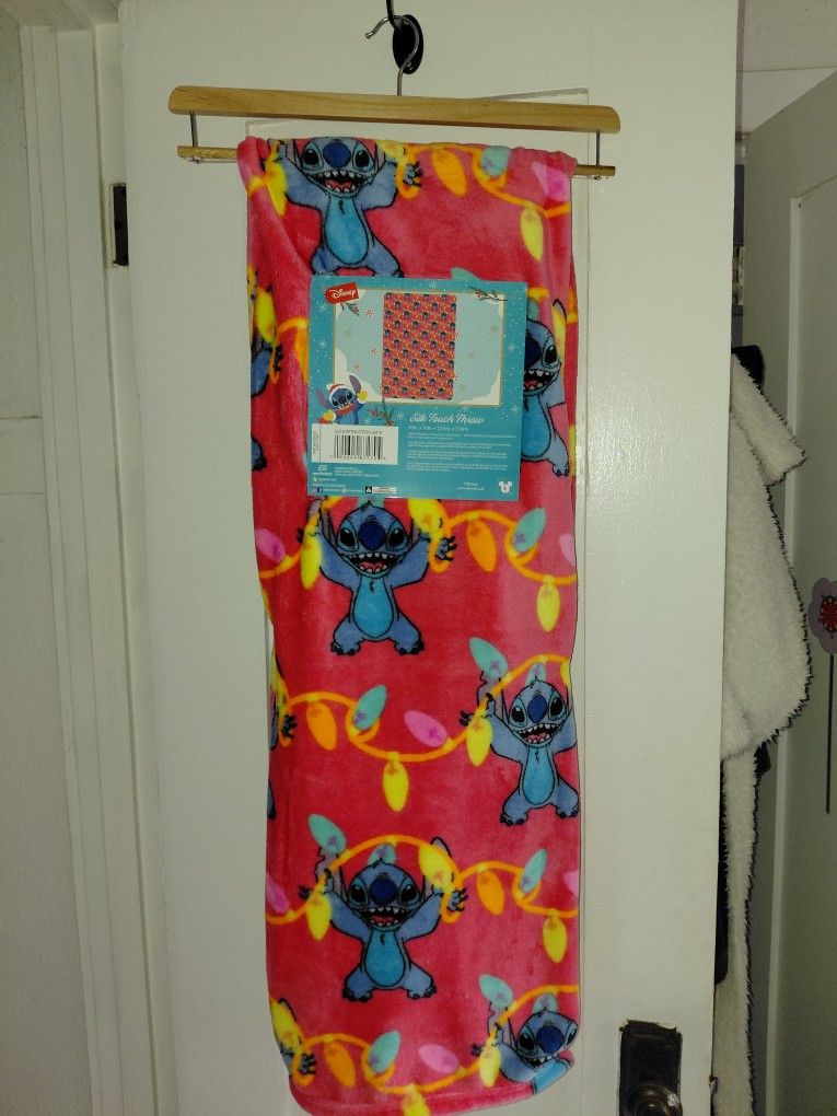 Stitch Christmas Blanket
