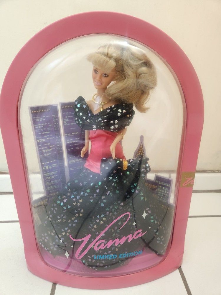 New 1992 VANNA WHITE Doll PACIFIC MEDIA VENTURES 12" LIMITED EDITION Twin Towers