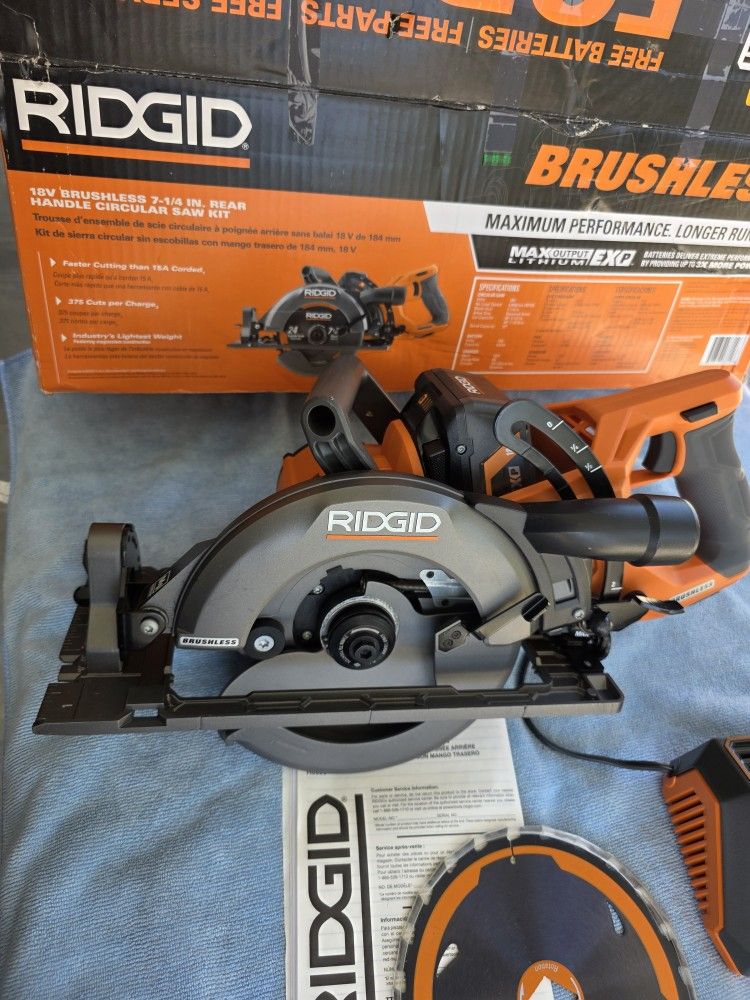For Sale RIDGID 18V BRUSHLESS 7-1/4" REAR HANDLE CIRCULAR SAW KIT. $220