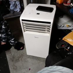Midea Window Ac Unit. Barely Been Used. 