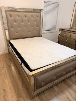 Queen bed with dresser and mirror