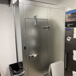 WALK IN COOLER 
