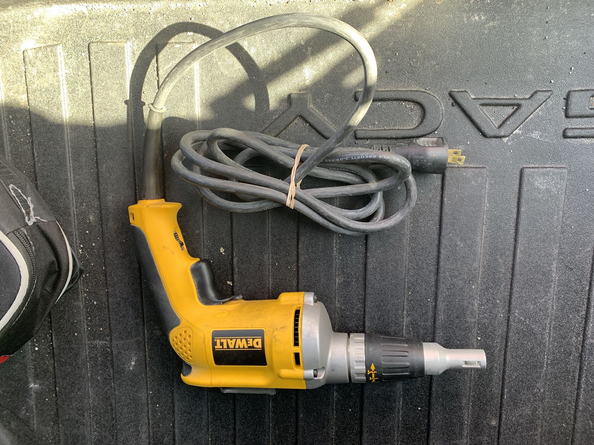 Drywall screws gun