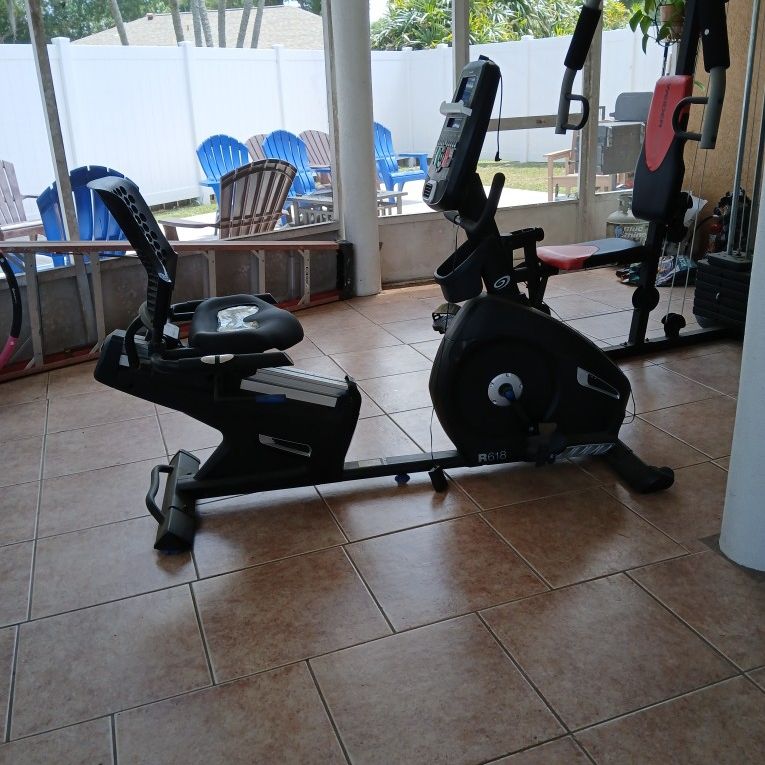 Nautilus R618 Recumbent Exercise Bike