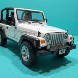 Maisto 1/18 Diecast 2003 Jeep Wrangler Rubicon - White - Highly Detailed