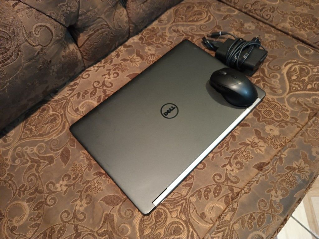 Laptop Dell Latitude E5570-core i5-12gb Ram-250gb HD SSD Solid-Go-od For Stud-ents Bue-na-para Estud-iantes.