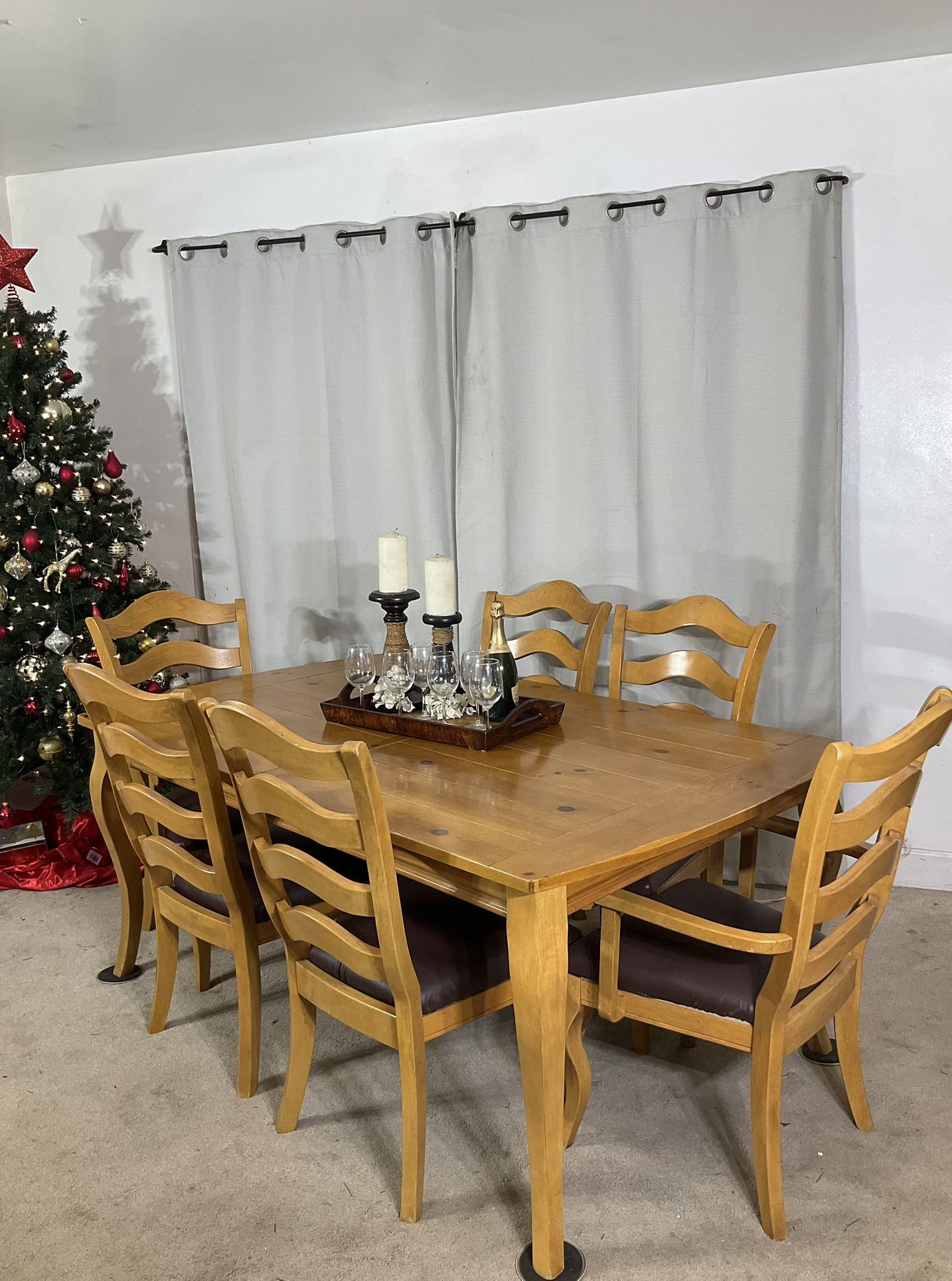 Solid Wood Extendable Dining Table With 6 Chairs & Removable Covers / Comedor De Madera Solida Mesa De Extension Y 6 Sillas