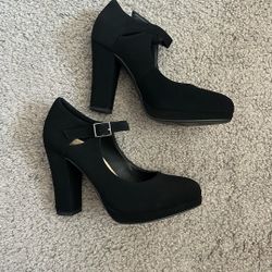 black comfort heels