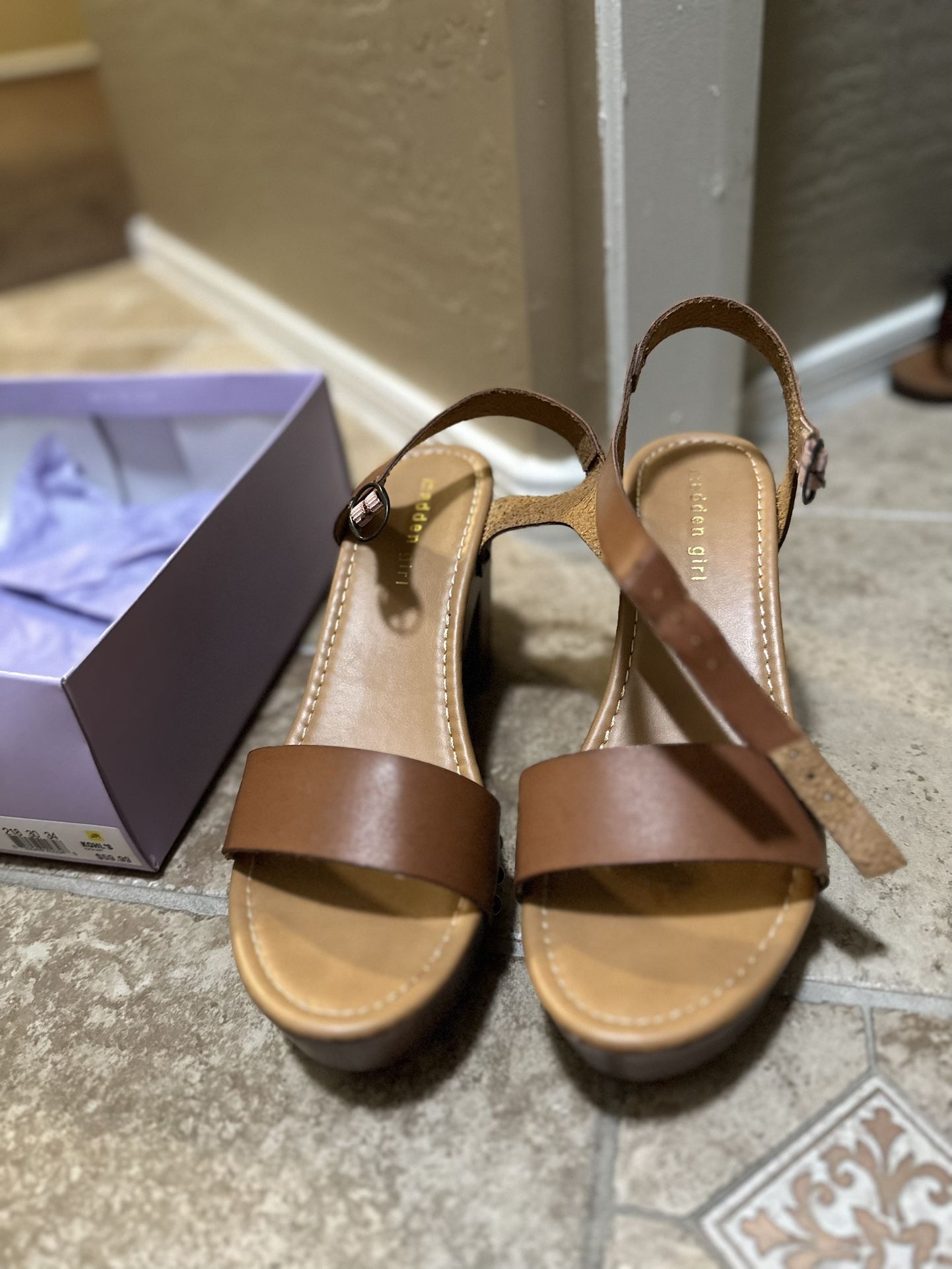 Madden Girl Lifft Platform Sandals (Size 10) for Sale in Queen Creek, AZ OfferUp