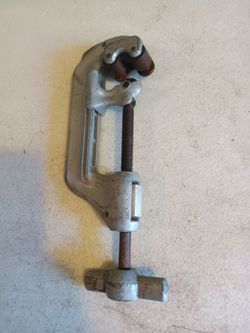 Craftsman heavy duty pipe and tubing cutter tool