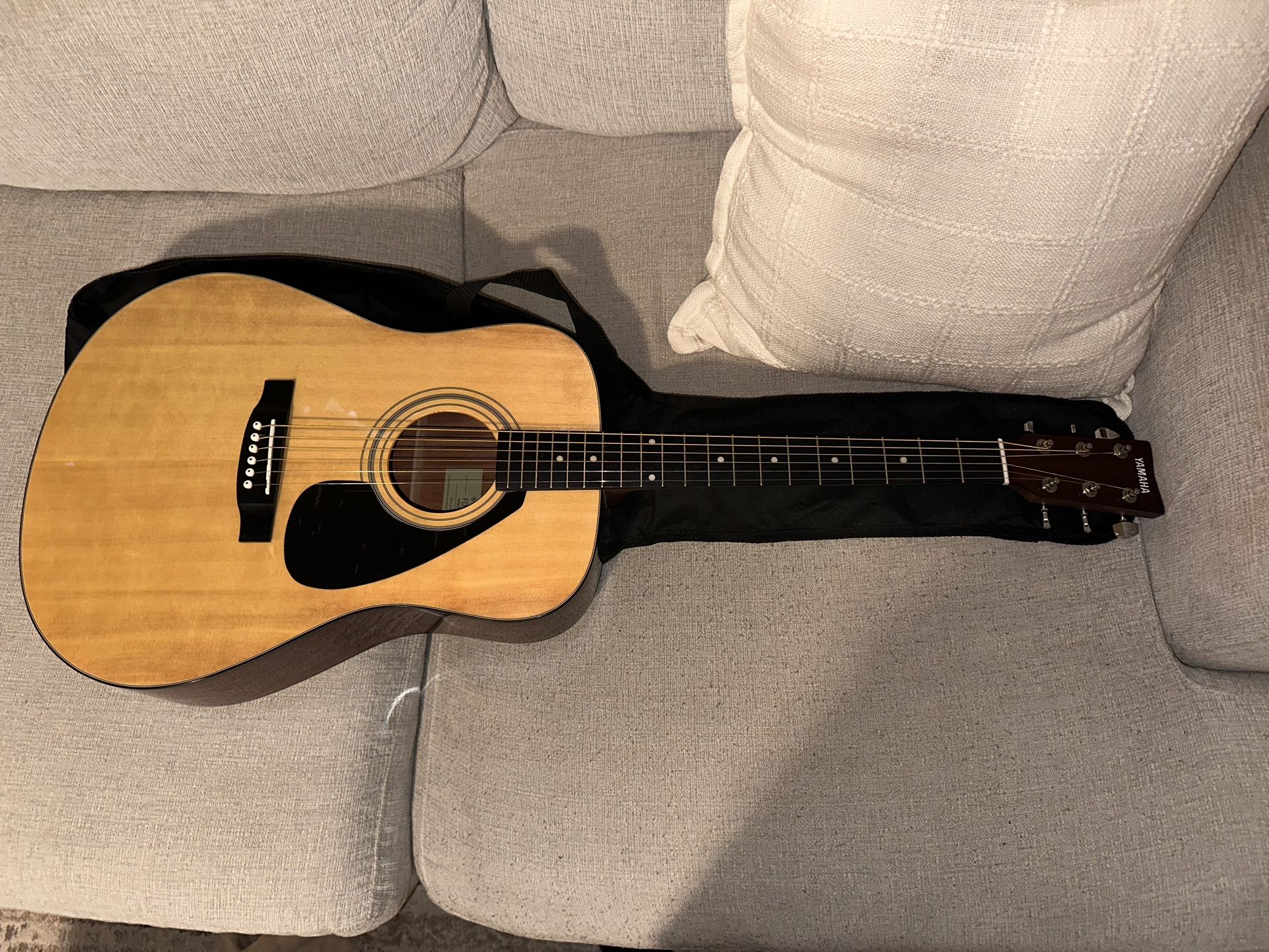 Yamaha FD01S Guitar