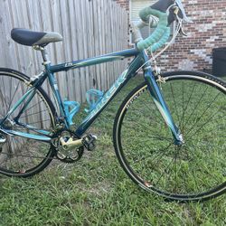 Bicycle Road Bike For Women for Sale in Oviedo, FL - OfferUp