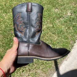 Youth boots