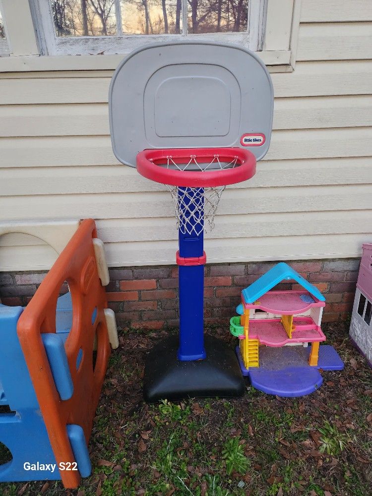 Little Tykes Basketball Hoop