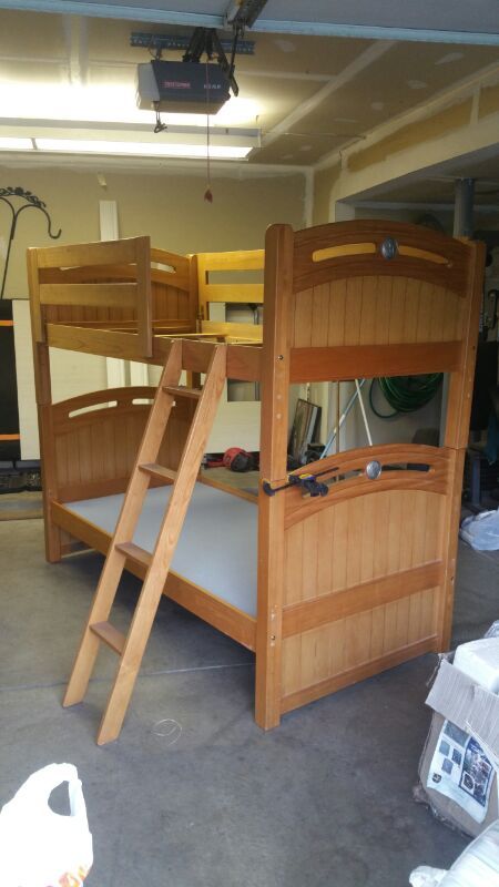 Solid oak bunk bed by Lea furniture Grant Hill Collection bunkbed