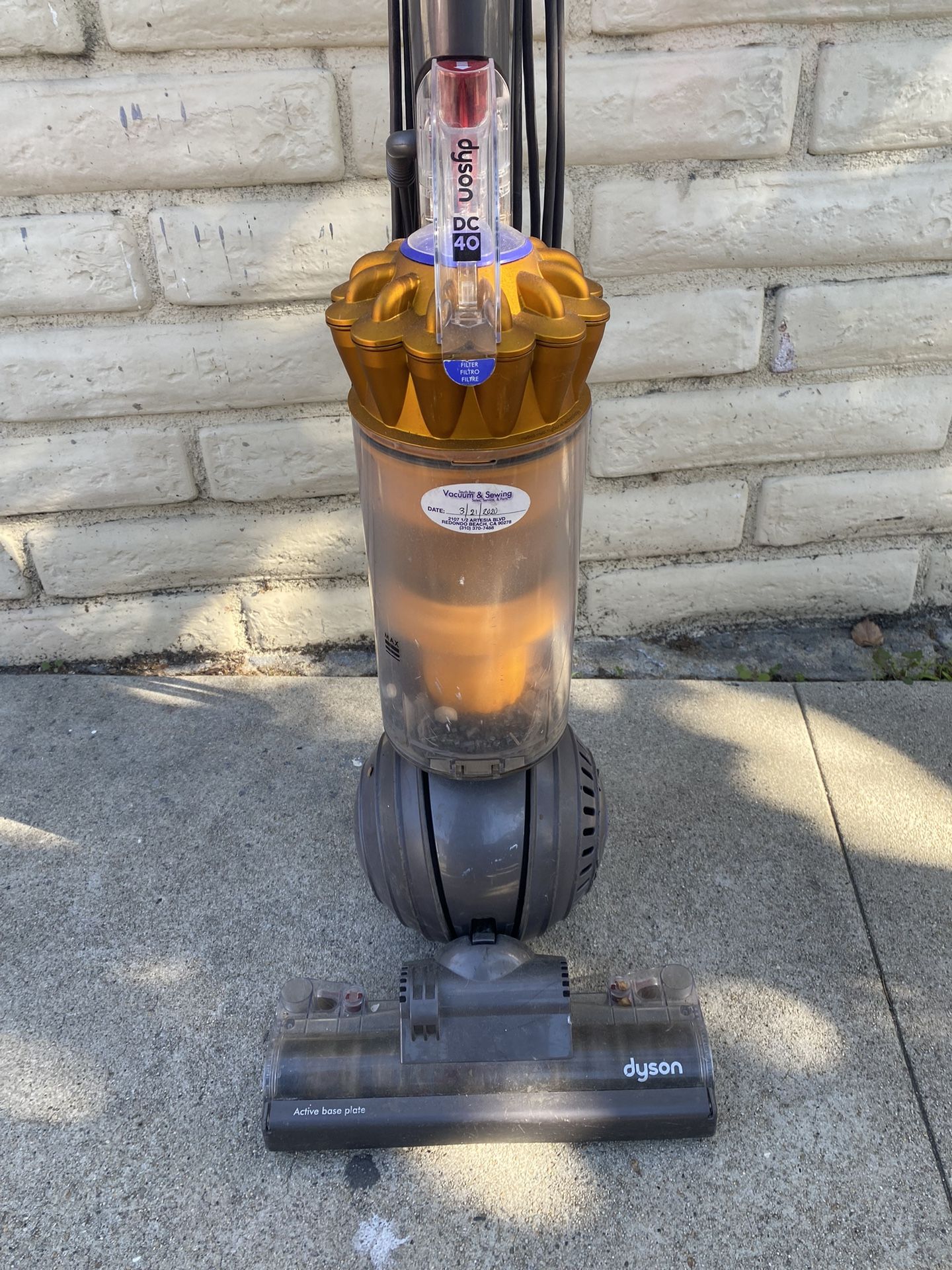 Dyson DC40 Animal - Vacuum Cleaner - Upright - Bagless