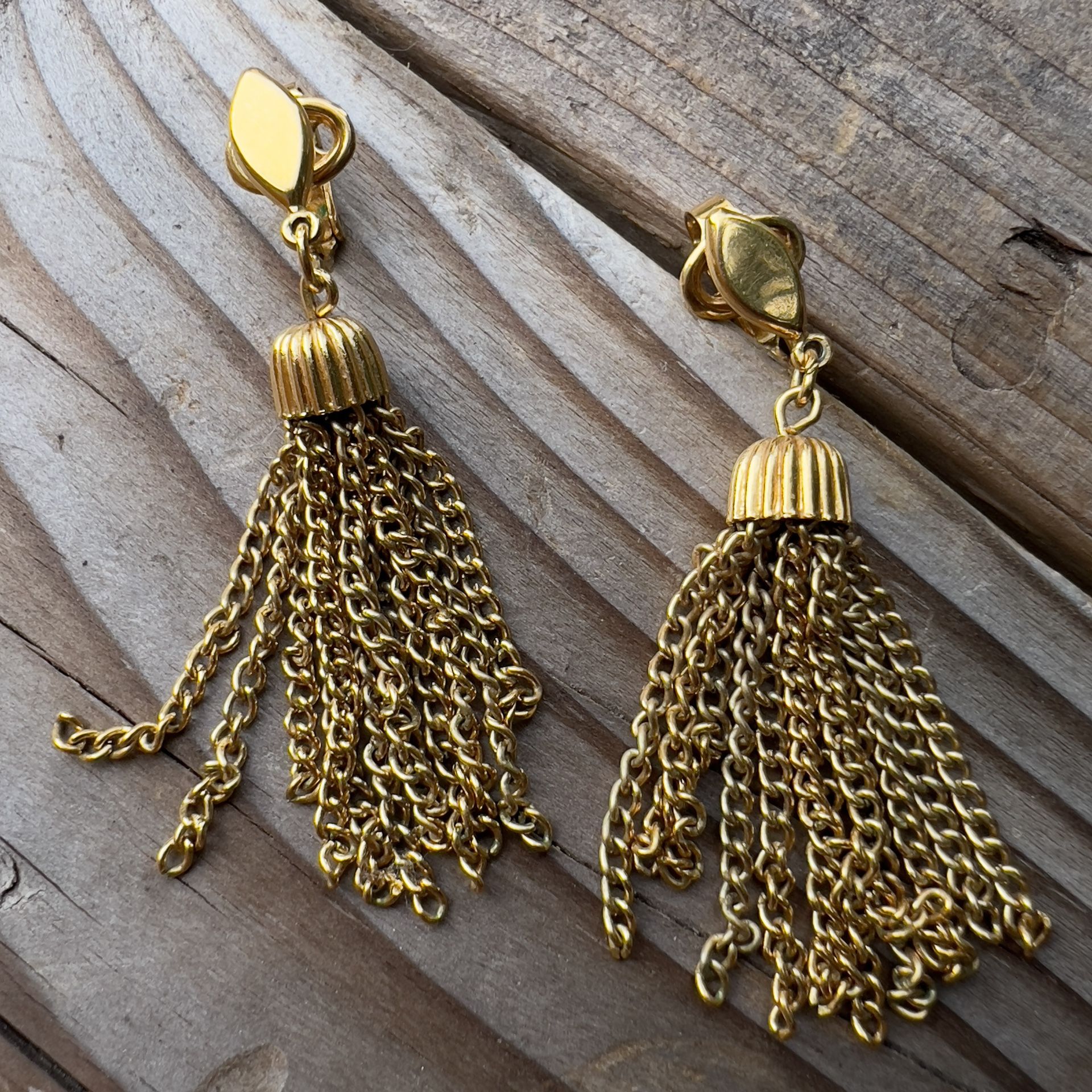 Crown TRIFARI Vintage Jewelry Women’s Gold Plated Dangle Clip On Earring