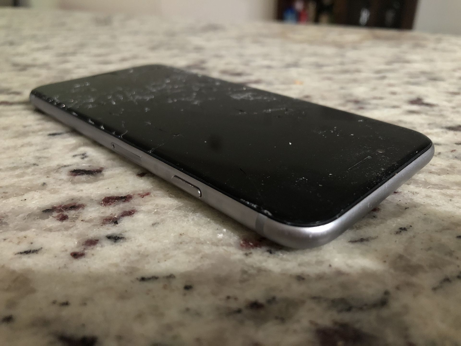 iPhone 6 Unlocked 64GB Space Gray - Cracked Screen