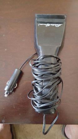 Heated window scraper