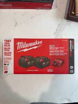 Milwaukee M18 REDLITHIUM XC5.0 Starter Kit (2x 5.0Ah Batteries & Charger)