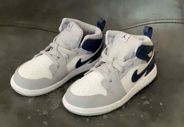 Nike Kid’s Air Jordan 1 Mid Sneaker White/Midnight Navy-Wolf Grey Size 10c