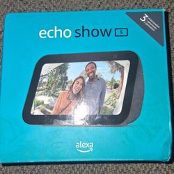 Amazon - Echo Show 8 (3rd Generation) 8-inch. With built in smart alexa.