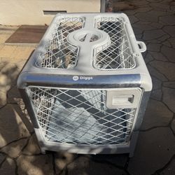 Diggs Revol Premium Collapsible Crate With Bed (MEDIUM)