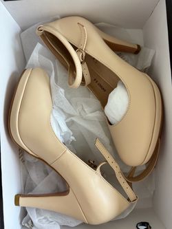 Women’s shoes size 5.5 brand new