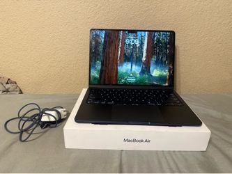 13 inch MacBook Air with M2 chip