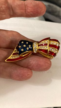 Vintage Carolee Flag Bow Pin