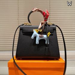 Women's black handbag or shoulder bag