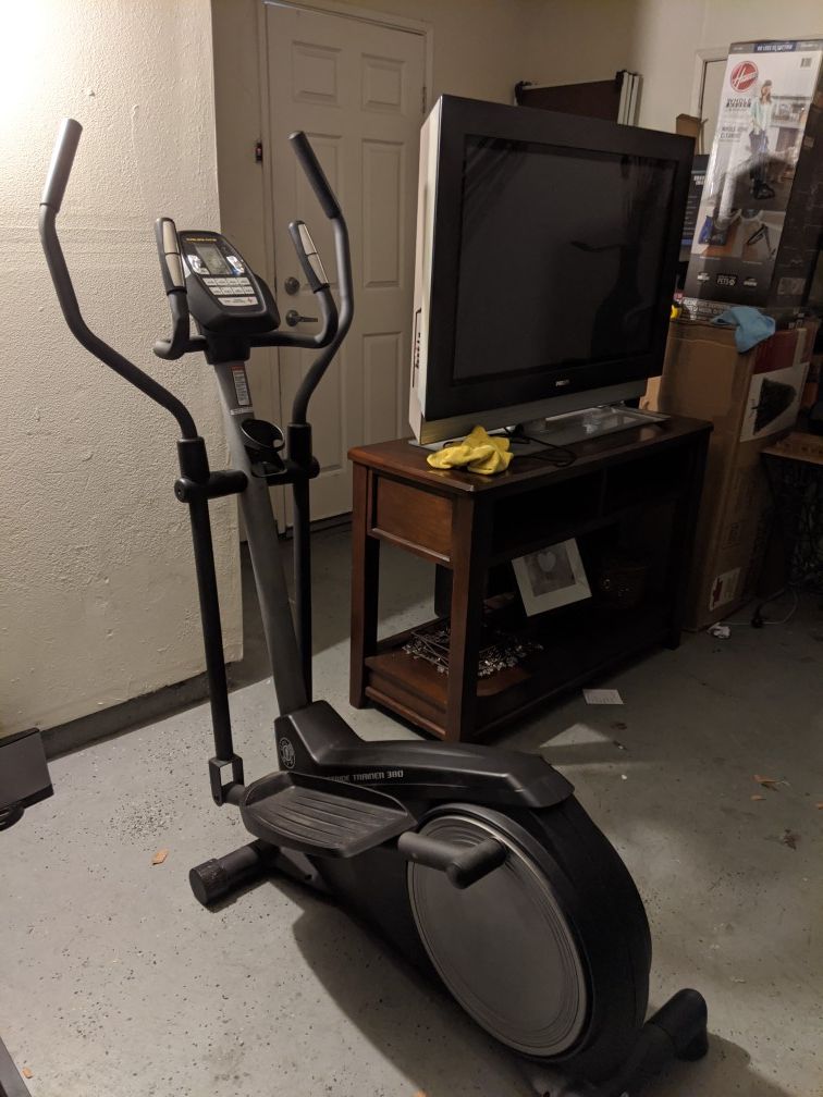 Gold's Gym elliptical!! for Sale in Rancho Cucamonga, CA OfferUp