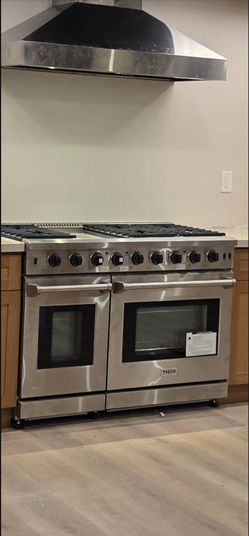 48" Thor Gas Range (Barely used)