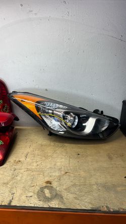 2011 2012 2013 Hyundai Elantra Passenger Side Headlight